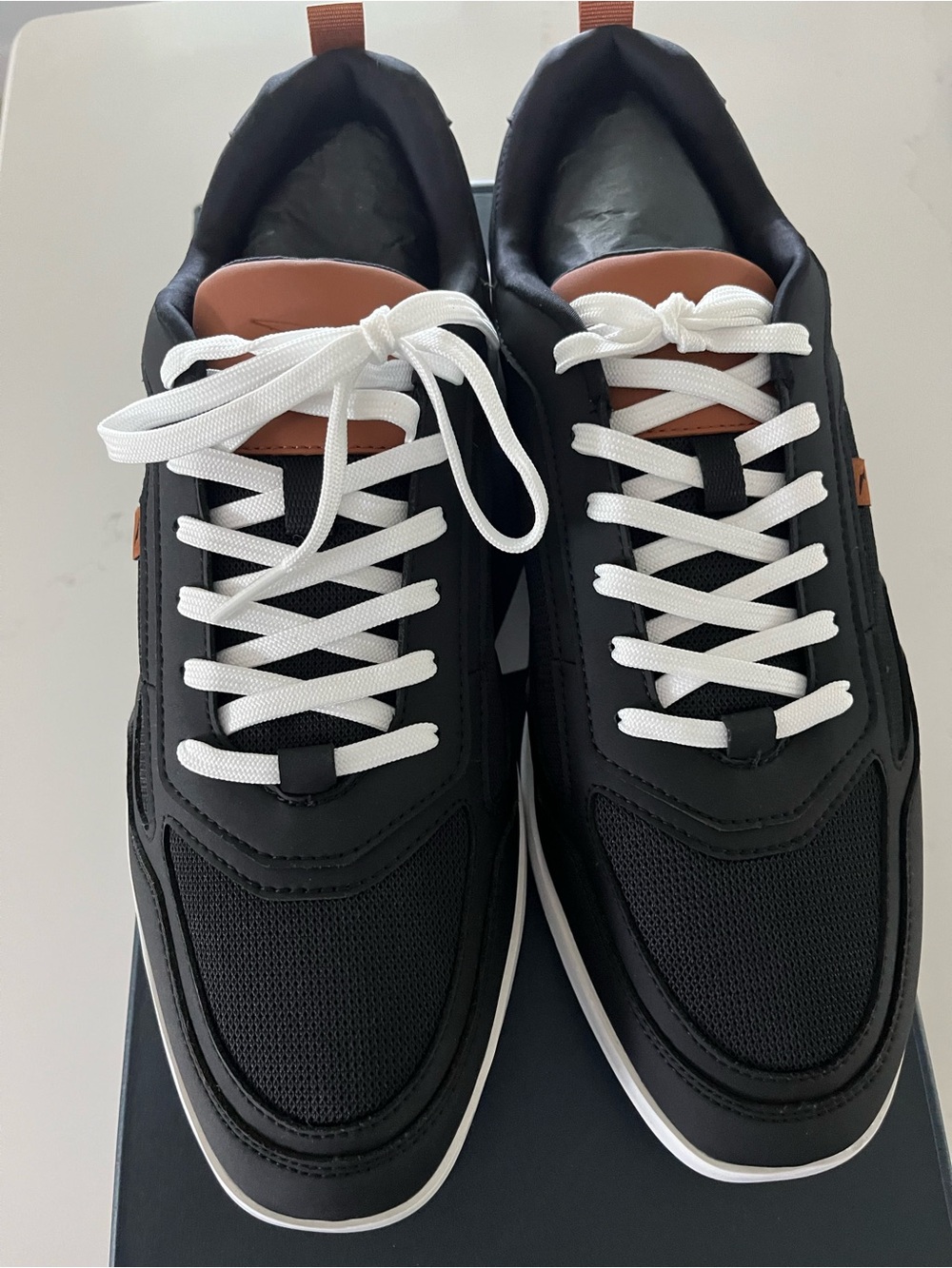 Wolf & Shepherd Crossover Runner Sport Black/White Size 12 New with Box 🐺